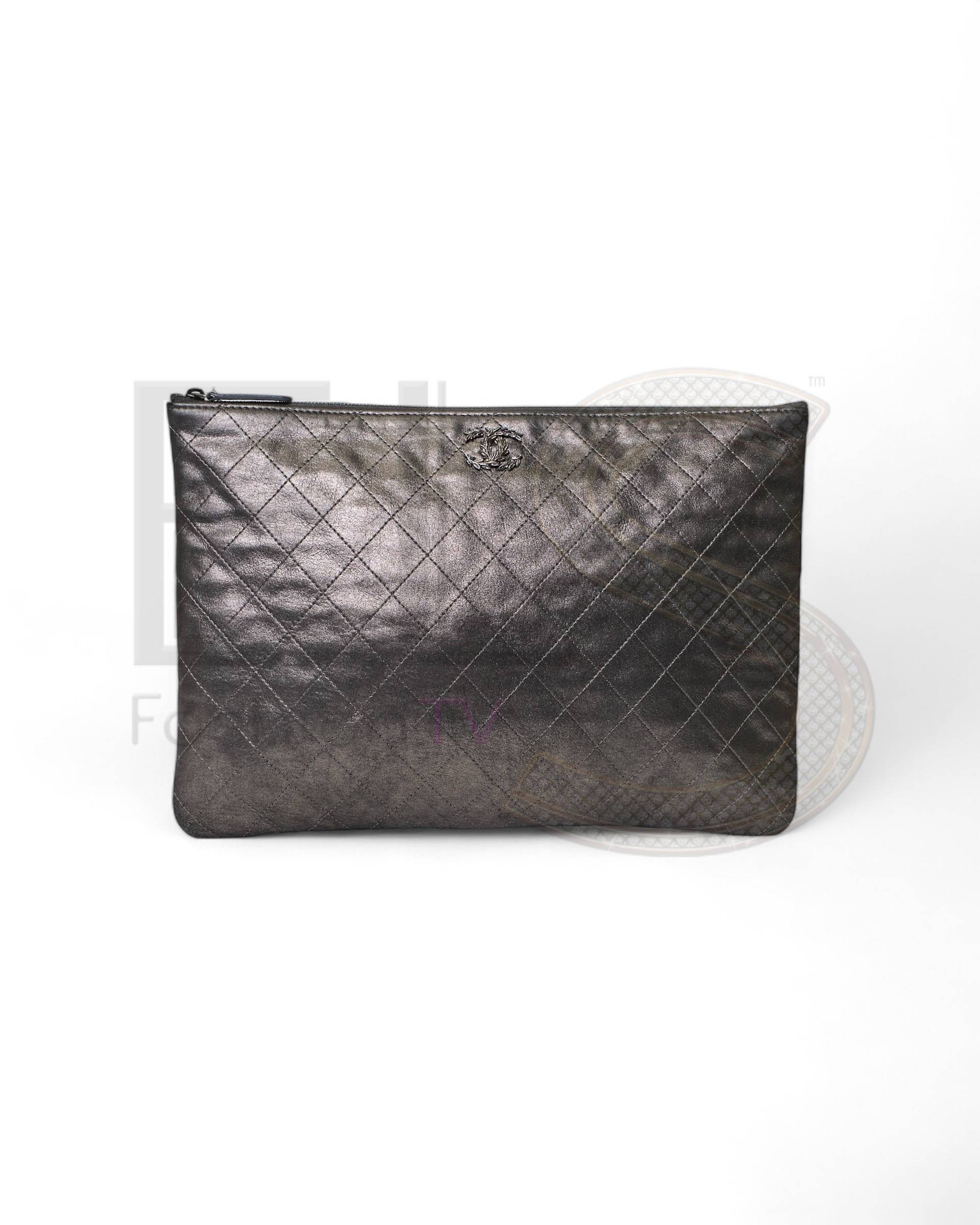 Chanel Clutch Flower CC Satin Grey – Good Collectors Edition