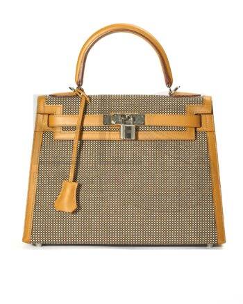 High-quality product photo of a Hermès Sac Kelly Sellier 28 Quadrille Toile Sesame Swift in Sesame Swift