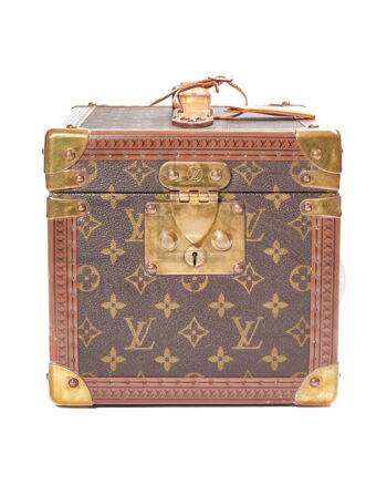 High-quality product photo of a Louis Vuitton Beauty 30 Rigido Monogram in Brown